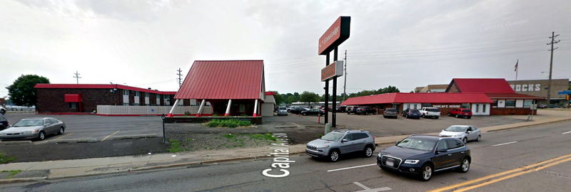 Econo Lodge (Village Inn)